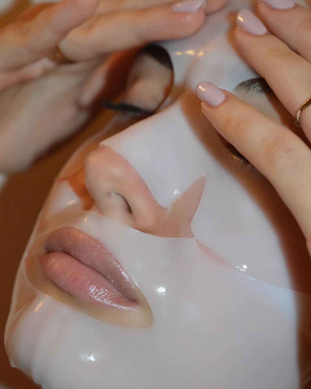 ✨Revoluciona tu rutina facial con la mascarilla 🇰🇷 coreana de colágeno y ácido hialurónico.